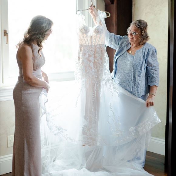 Luxury, designer wedding gown for sale! - Picture 5 of 16